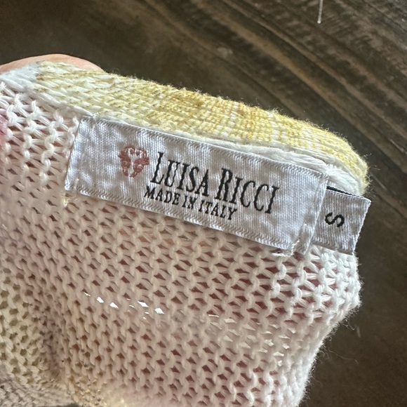 Chic Women's Blouse with Yellow and Black Pattern - Picture 2 of 3